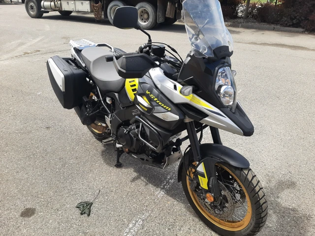 2018 Suzuki, 46 200 km, dovoz Kanada — foto 3 z 5