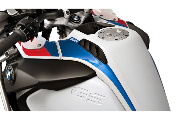 2022 BMW, 12 280 km, dovoz Kanada — foto 2 z 5