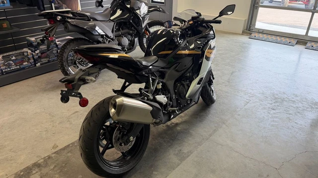 2026 Kawasaki, dovoz Kanada — foto 5 z 5