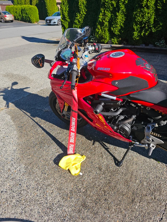 2018 Ducati, červená, 51 000 km, dovoz Kanada — foto 1 z 5 2018 Ducati, červená, 51 000 km, dovoz Kanada — foto 1 z 5