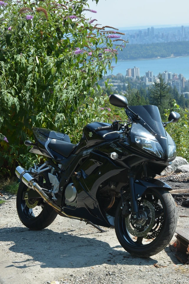 2013 Suzuki, 17 000 km, dovoz Kanada — foto 2 z 5