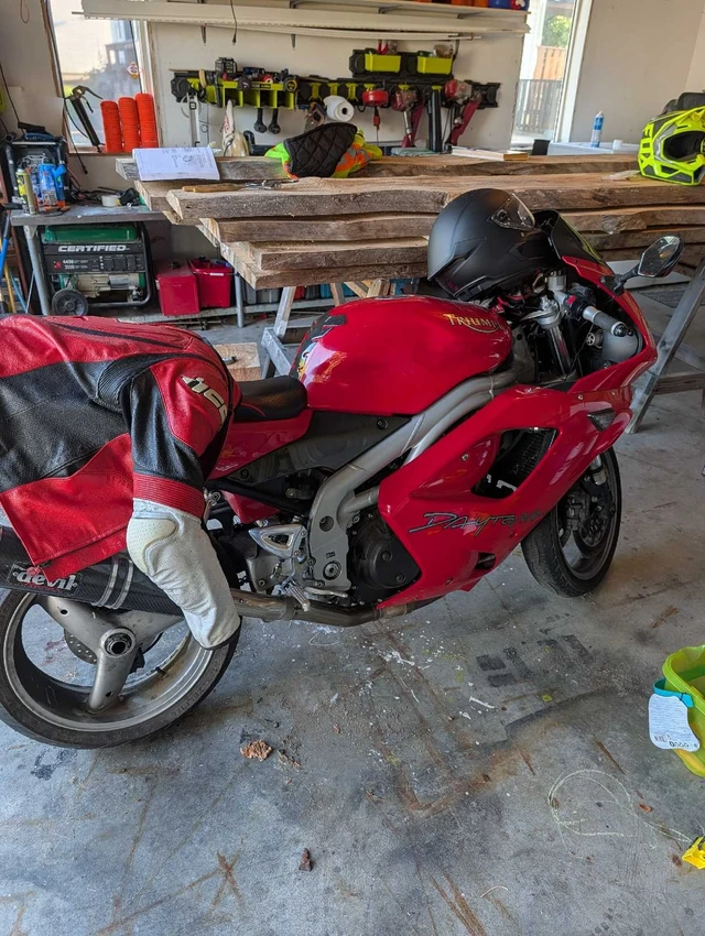 2004 Triumph, 49 942 km, dovoz Kanada — foto 2 z 3