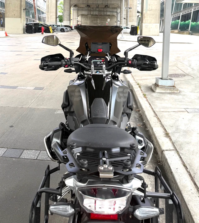 2022 BMW, 8 200 km, dovoz Kanada — foto 2 z 5