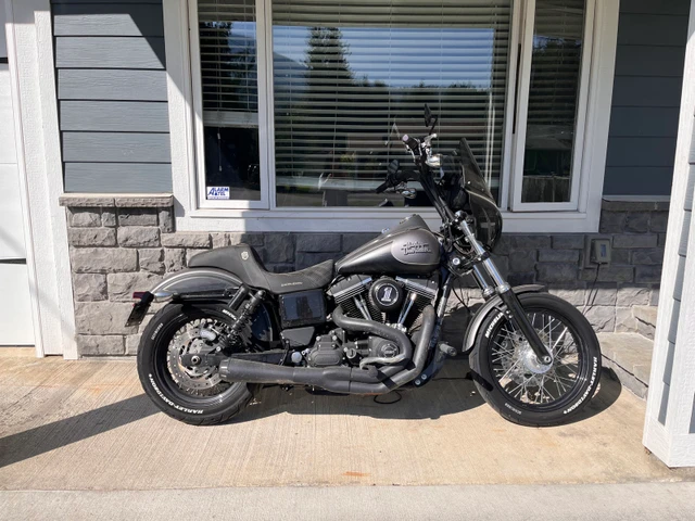 2017 Harley-Davidson, 12 151 km, dovoz Kanada — foto 1 z 4 2017 Harley-Davidson, 12 151 km, dovoz Kanada — foto 1 z 4