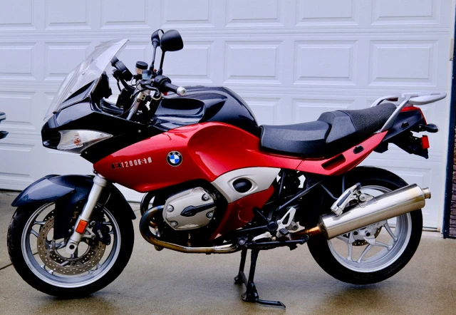2005 BMW, 64 000 km, dovoz Kanada — foto 3 z 5