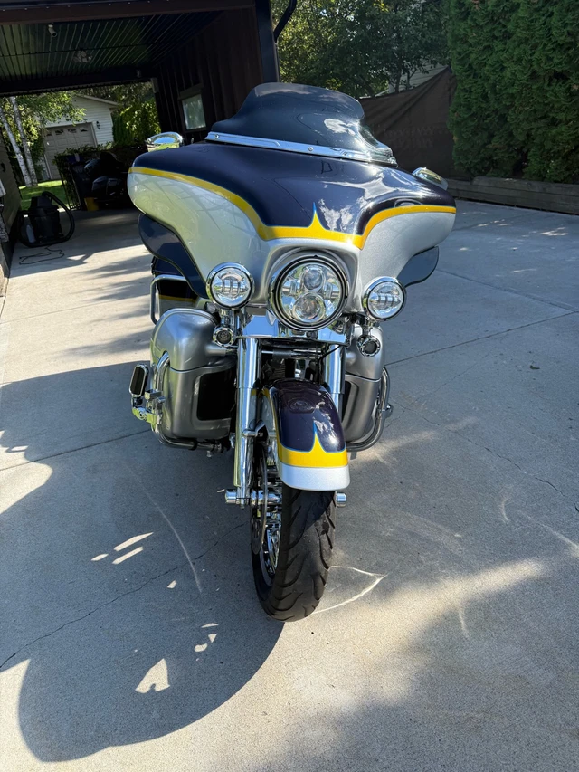2012 Harley-Davidson, 90 070 km, dovoz Kanada — foto 1 z 4 2012 Harley-Davidson, 90 070 km, dovoz Kanada — foto 1 z 4