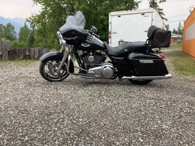 2015 Harley-Davidson, 29 000 km, dovoz Kanada — foto 2 z 5
