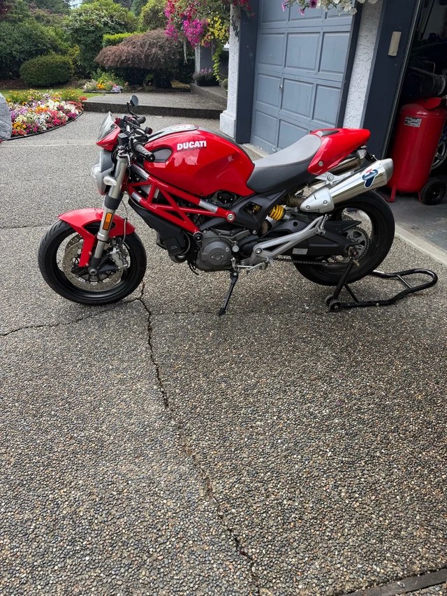 2009 Ducati, 10 960 km, dovoz Kanada — foto 2 z 5