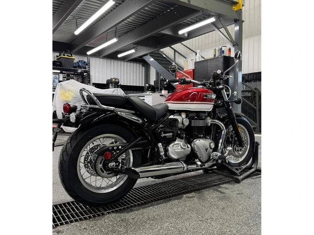 2026 Triumph, dovoz Kanada — foto 2 z 5