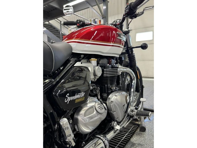 2026 Triumph, dovoz Kanada — foto 3 z 5