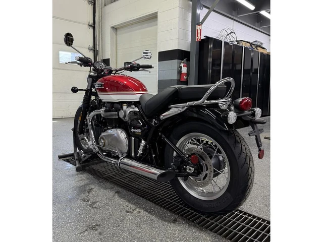 2026 Triumph, dovoz Kanada — foto 5 z 5