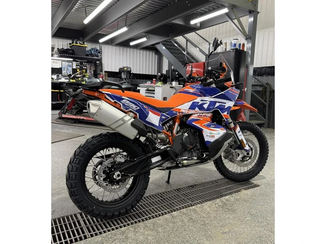 2025 KTM, dovoz Kanada — foto 2 z 5