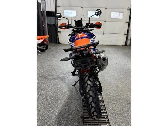 2025 KTM, dovoz Kanada — foto 3 z 5