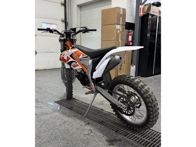 2015 KTM, 1 km, dovoz Kanada — foto 4 z 5