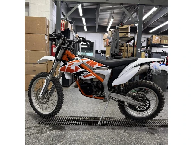 2015 KTM, 1 km, dovoz Kanada — foto 5 z 5
