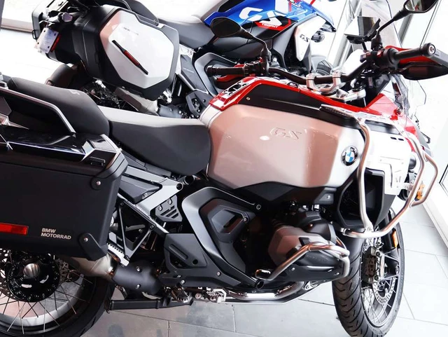 2025 BMW, dovoz Kanada — foto 2 z 5