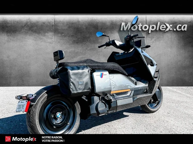 2023 BMW, 4 132 km, dovoz Kanada — foto 3 z 5