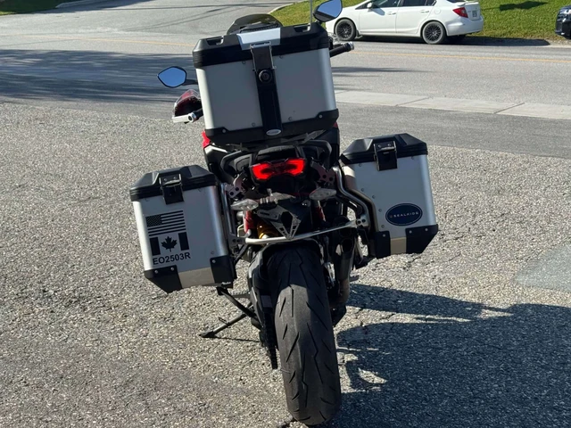 2025 Ducati, 5 594 km, dovoz Kanada — foto 5 z 5