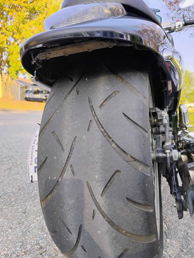 2009 Suzuki, 32 000 km, dovoz Kanada — foto 3 z 5