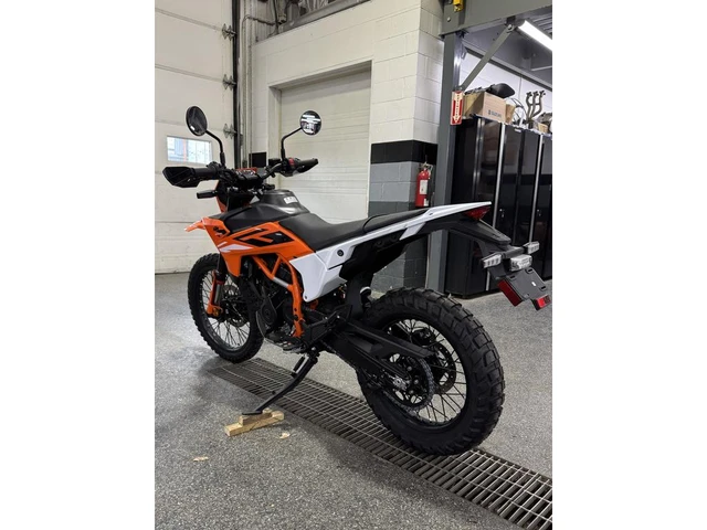 2026 KTM, dovoz Kanada — foto 4 z 5