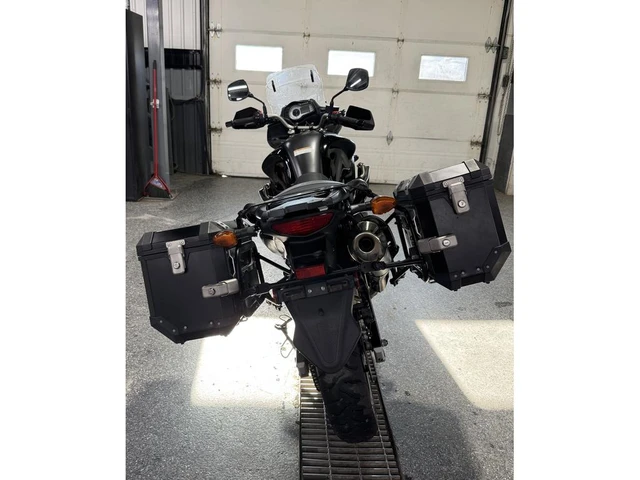 2016 Suzuki, 46 500 km, dovoz Kanada — foto 3 z 5