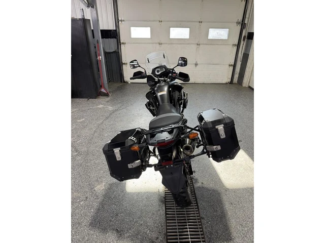 2016 Suzuki, 46 500 km, dovoz Kanada — foto 4 z 5