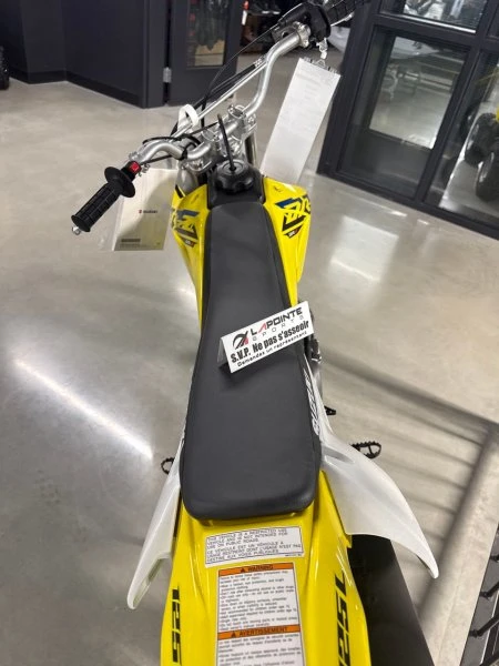 2025 Suzuki, 1 km, dovoz Kanada — foto 4 z 5