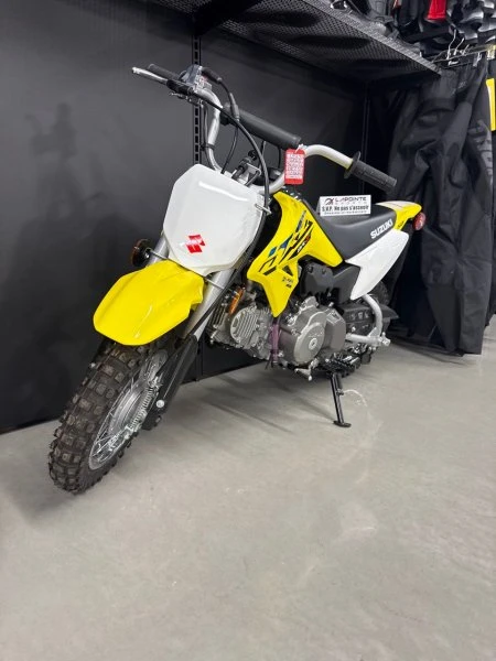 2025 Suzuki, 1 km, dovoz Kanada — foto 2 z 5