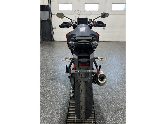 2024 KTM, dovoz Kanada — foto 3 z 5