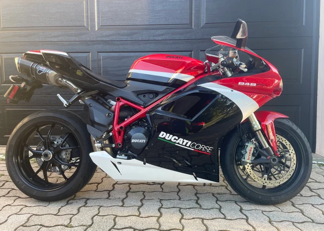 2012 Ducati, 20 000 km, dovoz Kanada — foto 1 z 5 2012 Ducati, 20 000 km, dovoz Kanada — foto 1 z 5
