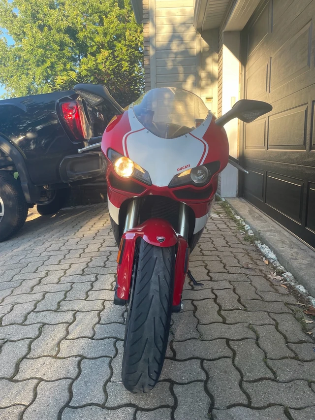 2012 Ducati, 20 000 km, dovoz Kanada — foto 3 z 5