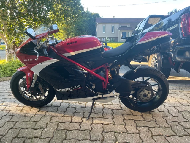 2012 Ducati, 20 000 km, dovoz Kanada — foto 5 z 5