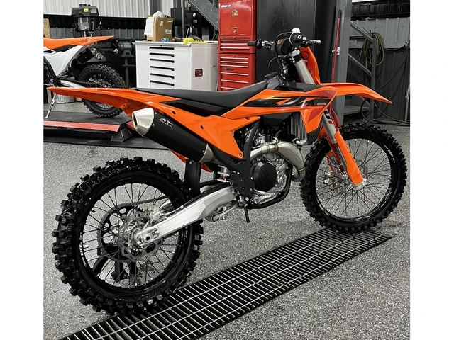 2025 KTM, dovoz Kanada — foto 2 z 5