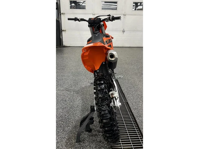 2025 KTM, dovoz Kanada — foto 3 z 5