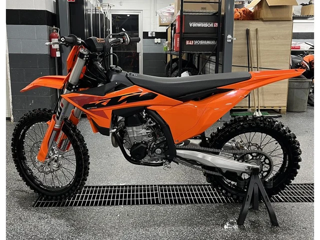 2025 KTM, dovoz Kanada — foto 5 z 5