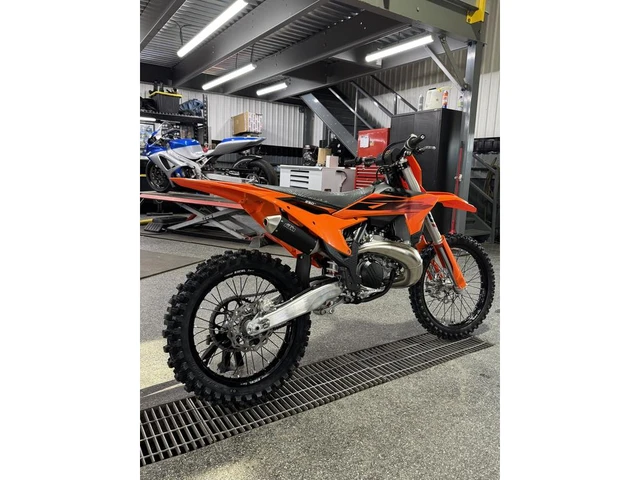 2027 KTM, dovoz Kanada — foto 2 z 5