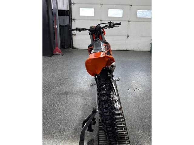 2027 KTM, dovoz Kanada — foto 3 z 5