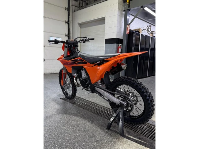 2027 KTM, dovoz Kanada — foto 4 z 5