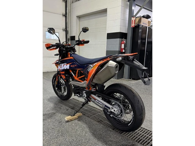 2026 KTM, dovoz Kanada — foto 4 z 5