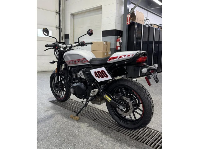 2027 Triumph, dovoz Kanada — foto 4 z 5