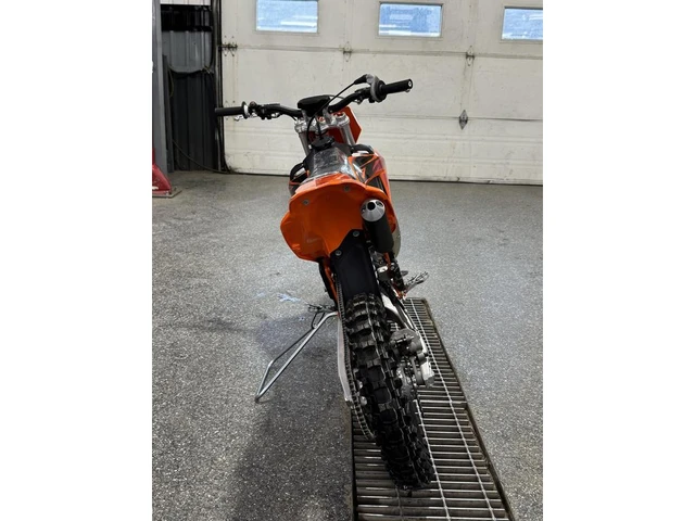 2027 KTM, dovoz Kanada — foto 3 z 5