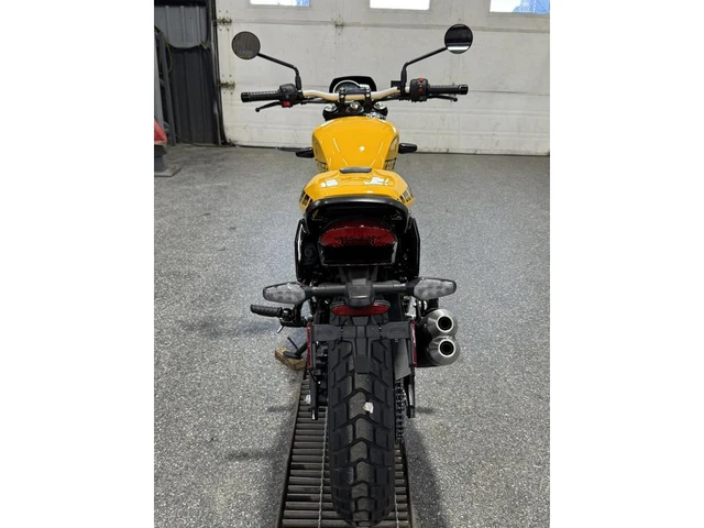 2027 Triumph, 19 km, dovoz Kanada — foto 3 z 5