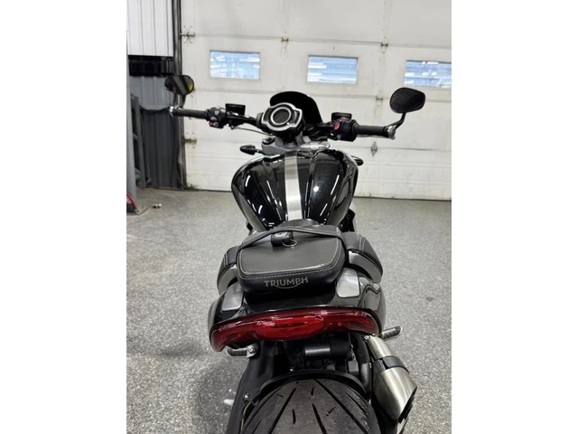 2020 Triumph, 53 000 km, dovoz Kanada — foto 3 z 5