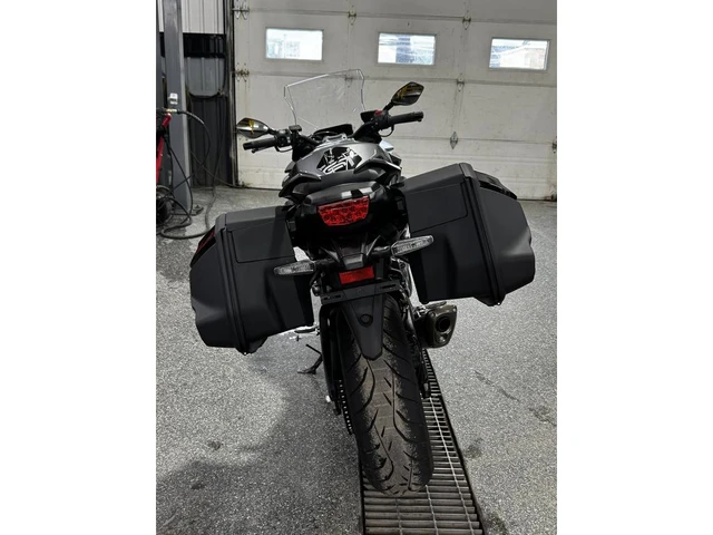 2025 Suzuki, 12 200 km, dovoz Kanada — foto 3 z 5