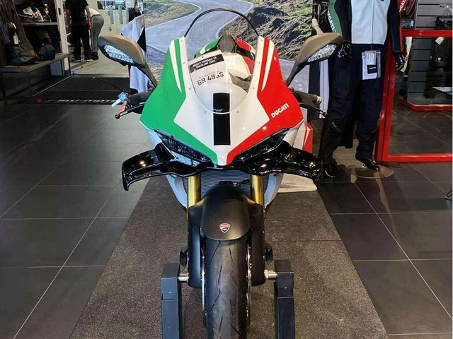 2025 Ducati, 1 km, dovoz Kanada — foto 2 z 5