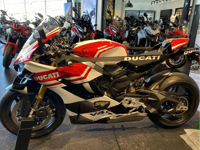 2025 Ducati, 1 km, dovoz Kanada — foto 3 z 5