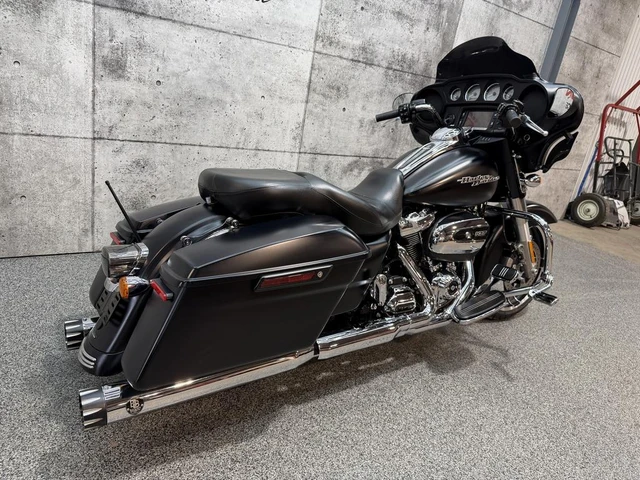 2017 Harley-Davidson, 34 773 km, dovoz Kanada — foto 4 z 5