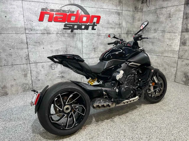 2024 Ducati, 916 km, dovoz Kanada — foto 4 z 5