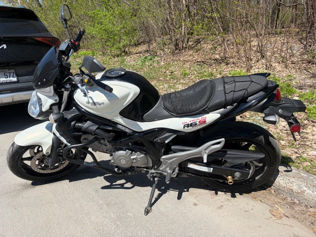 2012 Suzuki, 29 000 km, dovoz Kanada — foto 2 z 5