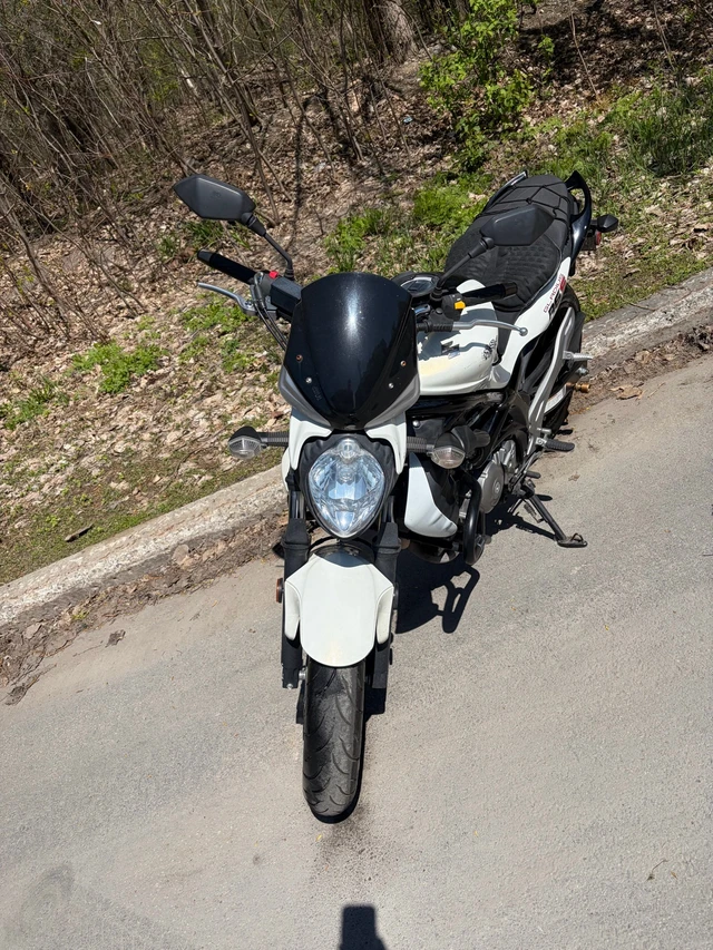2012 Suzuki, 29 000 km, dovoz Kanada — foto 3 z 5